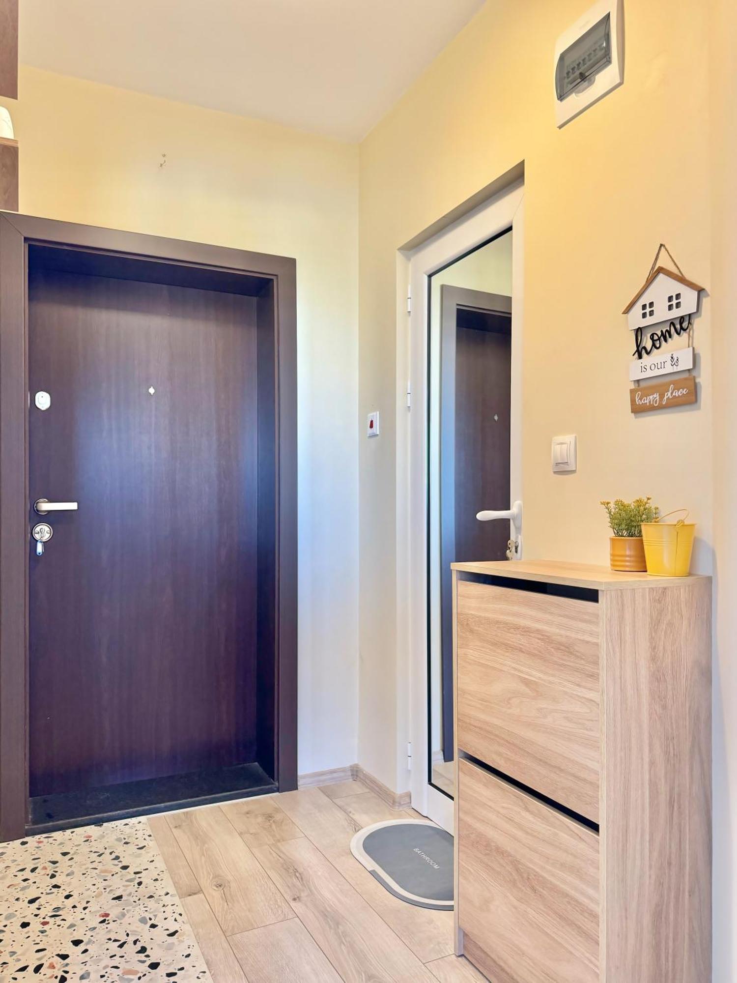 Restful Apartment For 4 Guests In Бургас Екстериор снимка